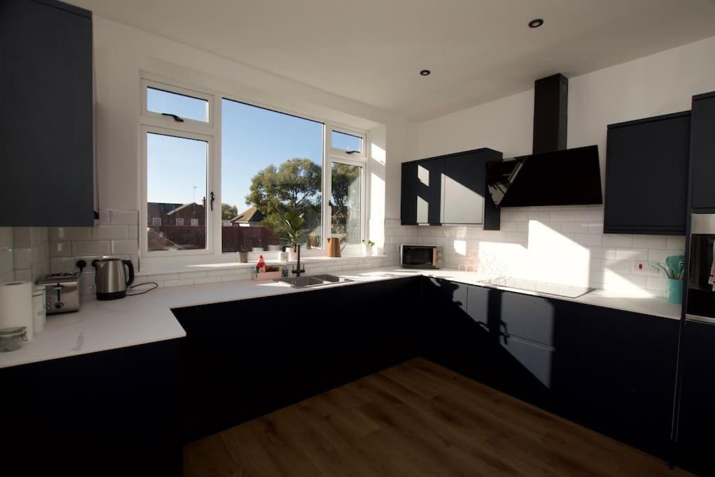 Beautiful Large 3-Bed Coastal Flat With Parking. Apartment Frinton-on-Sea Luaran gambar