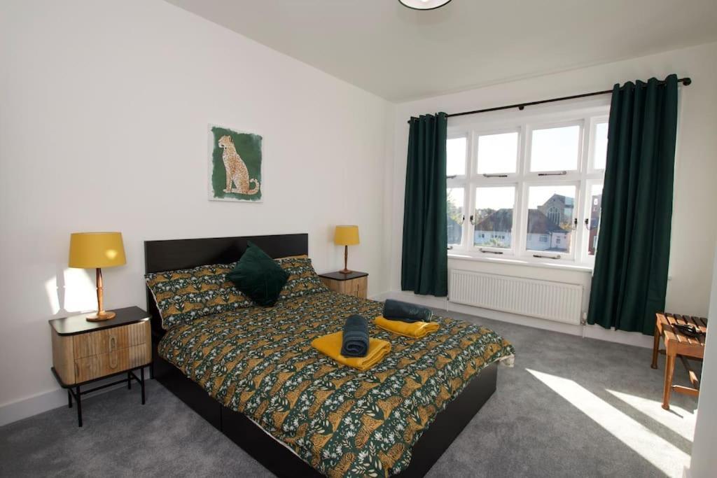 Beautiful Large 3-Bed Coastal Flat With Parking. Apartment Frinton-on-Sea Luaran gambar